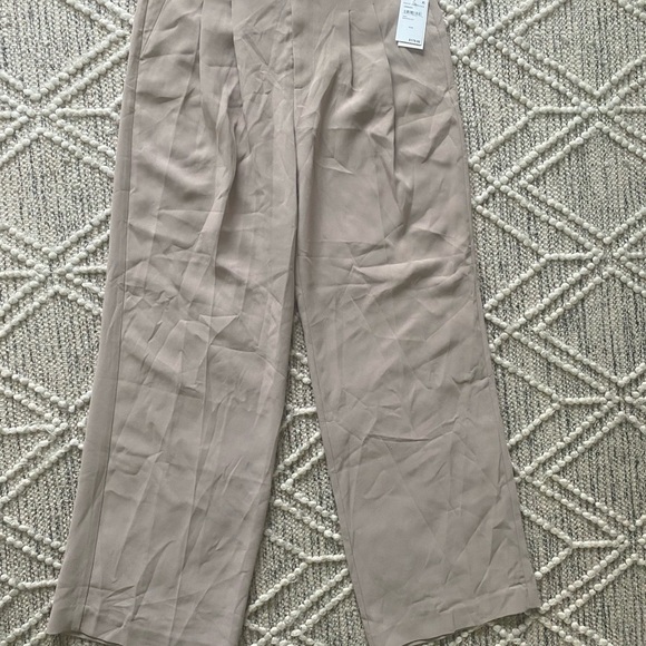 NEW WITH TAGS — Good American Luxe Suiting Wide-Leg Trouser
Size 10/30 • Taupe - Picture 2 of 9